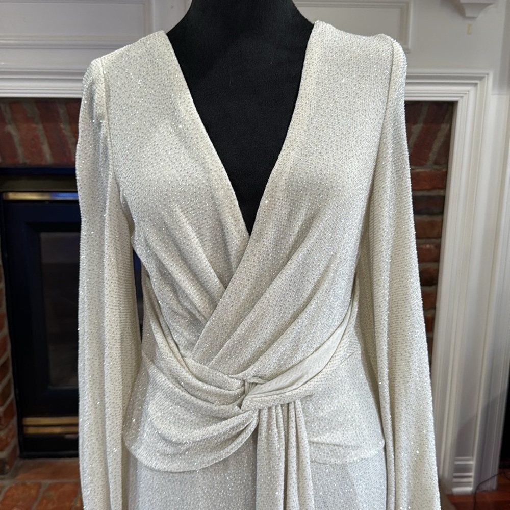 Elegant White Long Sleeve Dress - Picture 2 of 10